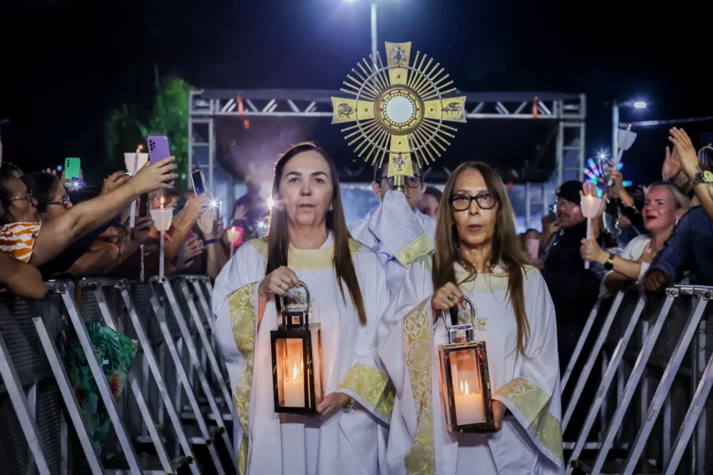 Festa Das Neves Reúne Multidão Em Noite De Reflexão E Louvor Com Padre Nilson Nunes